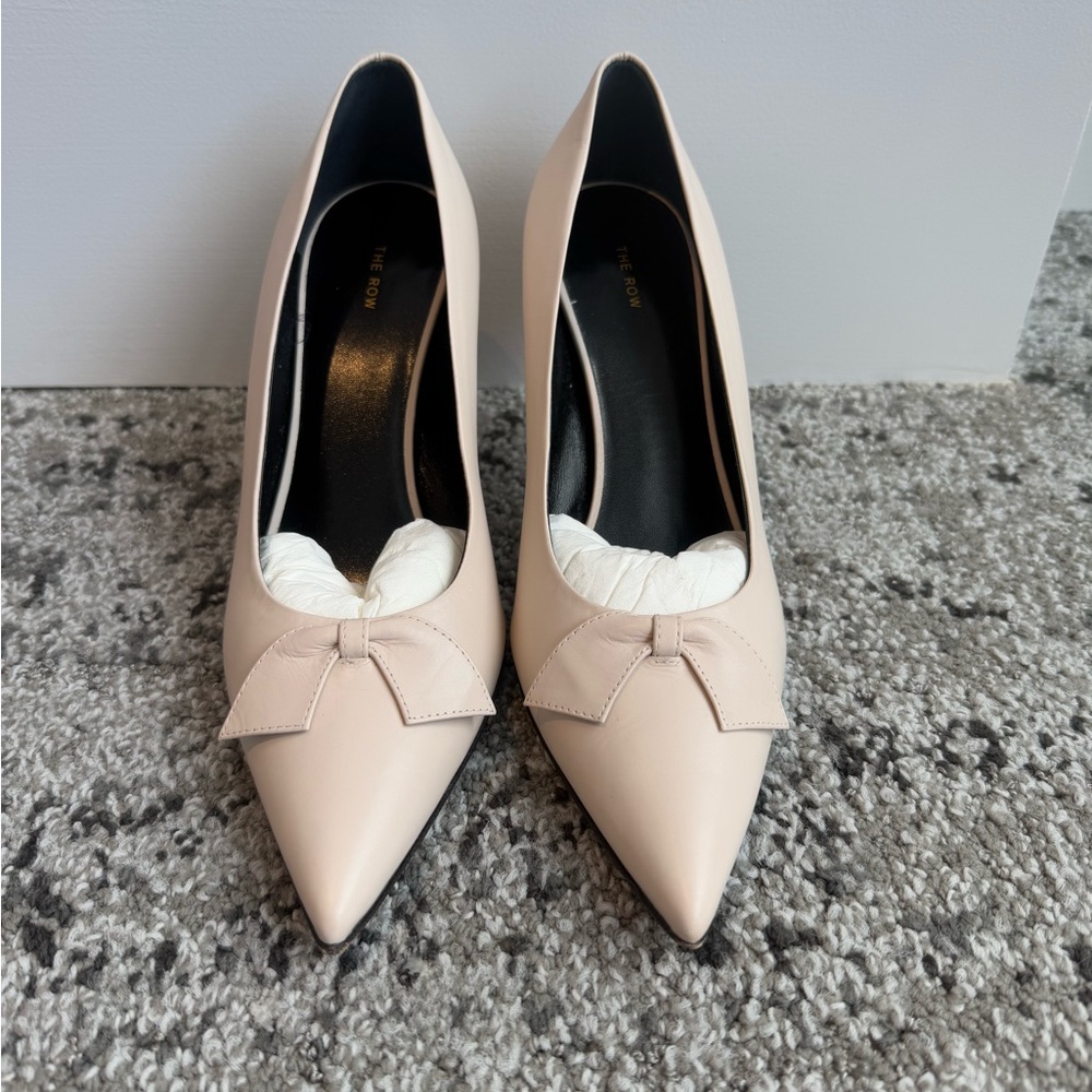 The Row Champagne Pump Bow – Rose Beige, Size 37